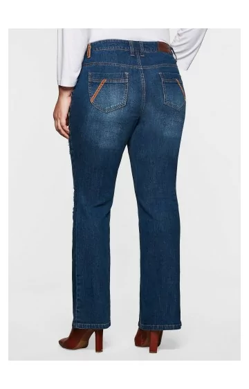 Stilingi Sheego džinsai su plėšymo efektais