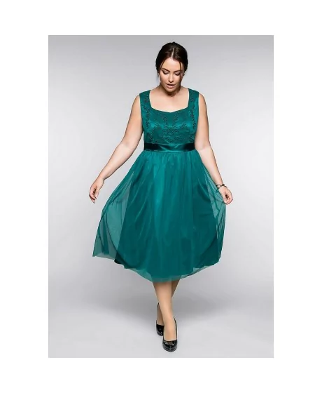 Romantiška Sheego suknelė plačiomis petnešomis