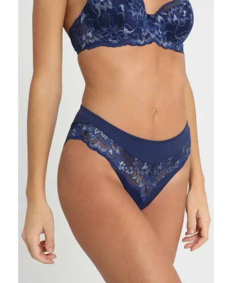 Triumph Amourette Charm Tai D