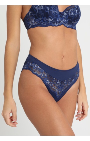 Triumph Amourette Charm Tai D