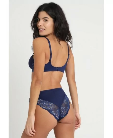 Triumph Amourette Charm Tai D