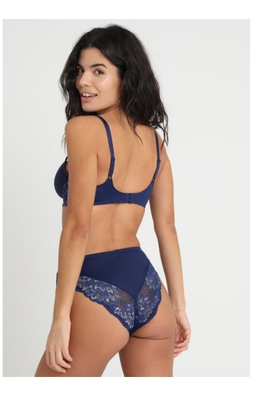 Triumph Amourette Charm Tai D