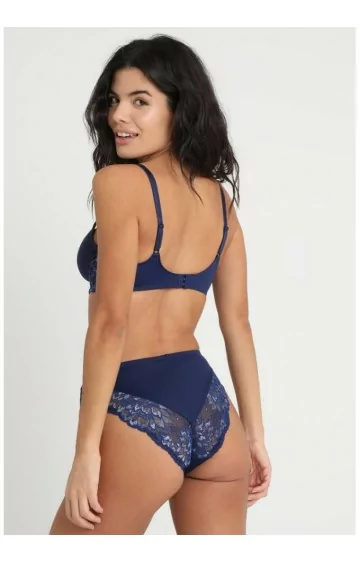 Triumph Amourette Charm Tai D