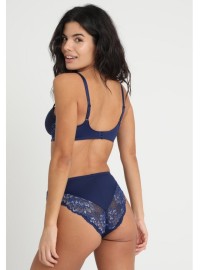 Triumph Amourette Charm Tai D