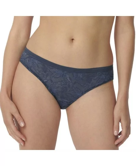 Triumph Amourette Charm Brazilian 01