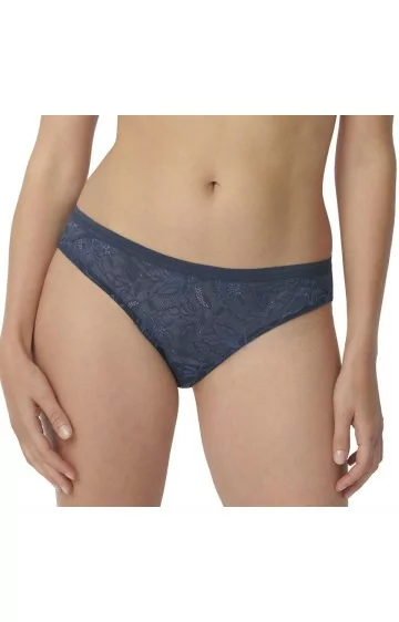 Triumph Amourette Charm Brazilian 01