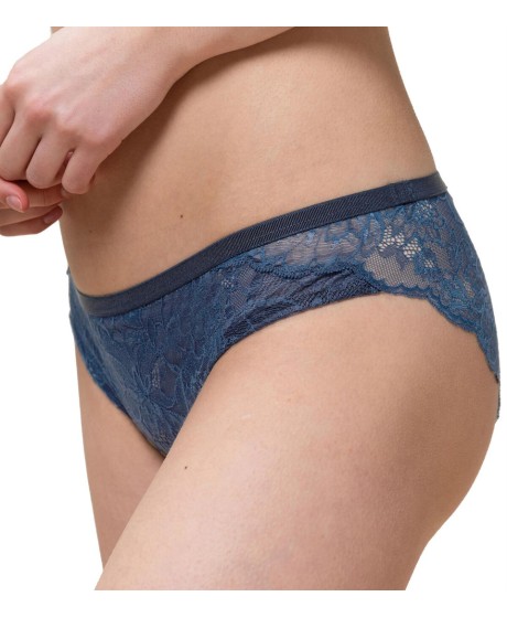 Triumph Amourette Charm Brazilian 01