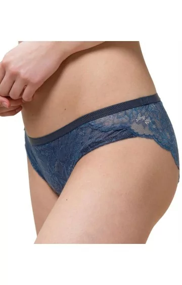 Triumph Amourette Charm Brazilian 01
