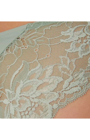 Triumph Amourette Charm Pure Brazilian