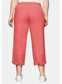 Sheego kapri stiliaus kelnės siuvinėtais galais