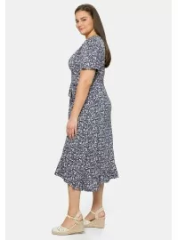 Sheego trikotažo suknelė sparnelių tipo rankovėmis Sheego trikotažo suknelė sparnelių tipo rankovėmis