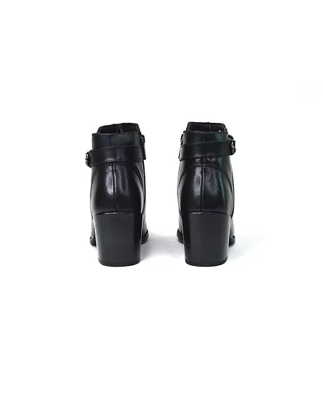 Natūralios odos Sheego pusbačiai