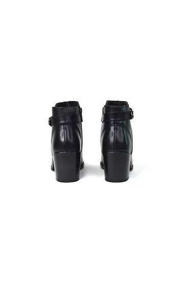 Natūralios odos Sheego pusbačiai