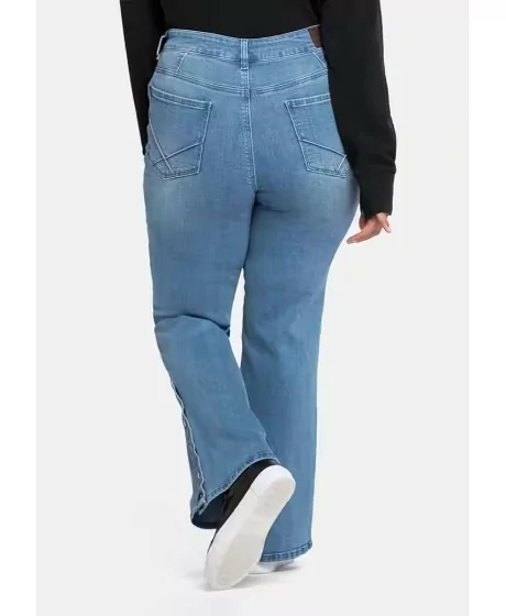 Platėjantys Sheego džinsai su dekoratyviais skeltukais