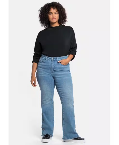 Platėjantys Sheego džinsai su dekoratyviais skeltukais