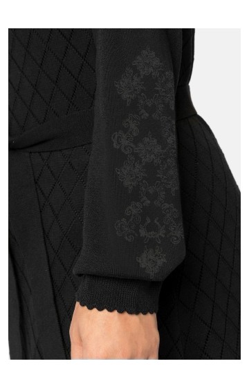 Raštuoto mezgimo Sheego suknelė