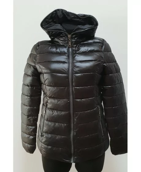 Trumpa dygsniuota striukė ARTIKA