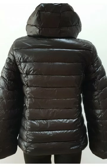 Trumpa dygsniuota striukė ARTIKA