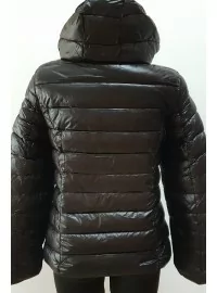 Trumpa dygsniuota striukė ARTIKA