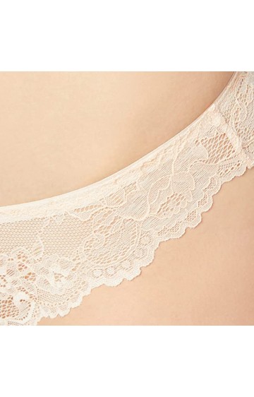 TRIUMPH TEMPTING LACE BRAZILIAN STRING