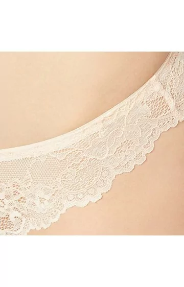 TRIUMPH TEMPTING LACE BRAZILIAN STRING
