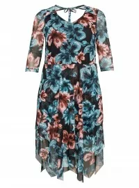 Romantiška Sheego suknelė