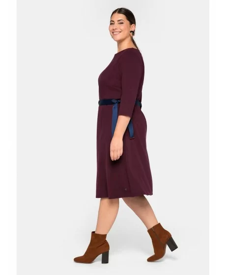 Sheego trikotažinė suknelė su kontrastingos spalvos dirželiu Sheego - 2