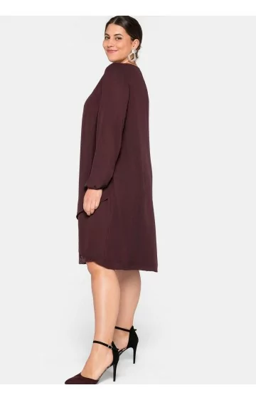 Sluoksniuota varpelio formos Sheego suknelė