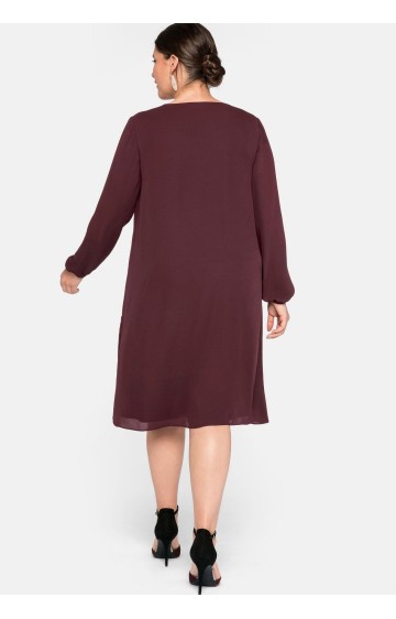 Sluoksniuota varpelio formos Sheego suknelė