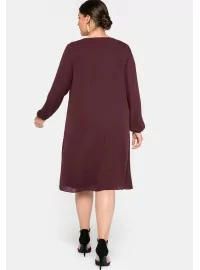 Sluoksniuota varpelio formos Sheego suknelė