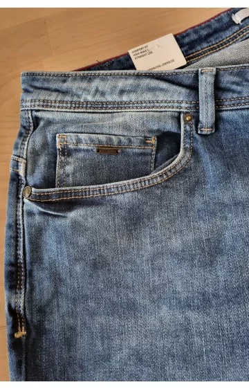 H.I.S. džinsai su siuvinėta kišenes ir aukštesniu liemeniu