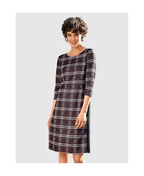 Languota, tiesaus kirpimo Dress In suknelė