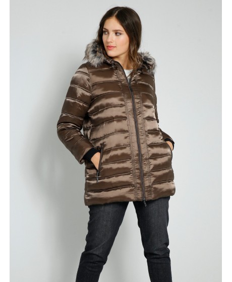 Dygsniuota Janet & Joyce striukė (padidinta)  - 1