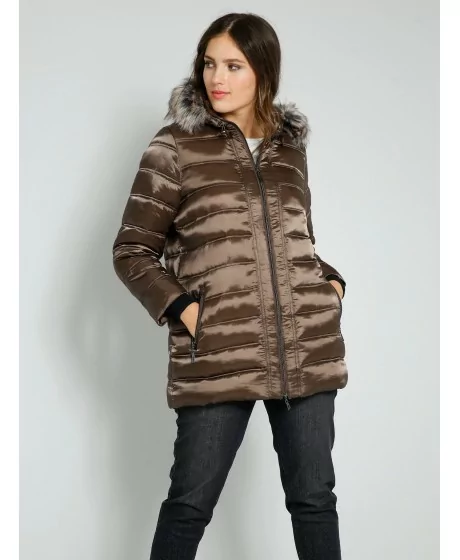 Dygsniuota Janet & Joyce striukė (padidinta) - 1