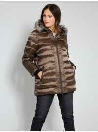 Dygsniuota Janet & Joyce striukė (padidinta)  - 1